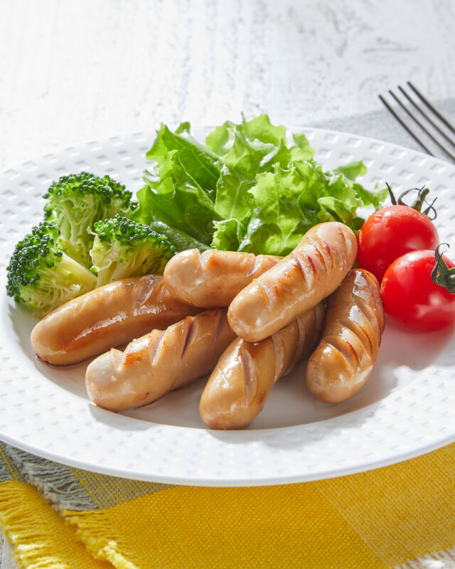 @coop_shizenha_shikoku←他の投稿はこちら！
／
ポスティ47号
コープ自然派の大人気商品🙌✨
【自然派Styleポークウィンナー】
＼
一度も冷凍していない新鮮な国産豚肉を使用🐖
原材料は、
〈豚肉、塩、砂糖、香辛料〉のみ‼️

発色剤を使わない「無塩せき」製法で作られる、安心とおいしさにこだわったウィンナーです✨

肉そのものの旨みとプリっとした食感の
【自然派Styleポークウィンナー】を
ぜひ食べてみてください✨
まだ食べたことない人もこの機会にぜひ！🥳

#ウィンナー #無塩せき #朝食 #おかず